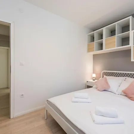 Filed Hills Comfortable Villa Poljica (Zadar)